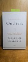 Outliers : 10 000-timmarsregeln och andra framg&aring;ngsfaktorer