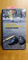 Konsten att d&ouml;lja en massaker : en resa bakom sidenrid&aring;n