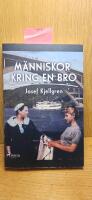 M&auml;nniskor kring en bro