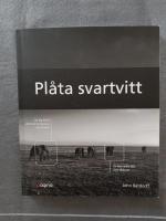 Pl&aring;ta svartvitt