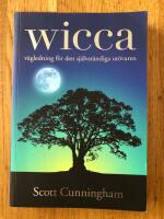 Wicca : v&auml;gledning f&ouml;r den sj&auml;lvst&auml;ndiga ut&ouml;varen