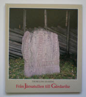 Fr&aring;n J&auml;rnatullen till G&aring;rdarike En bok om s&ouml;dert&auml;ljetraktens runinskrifter