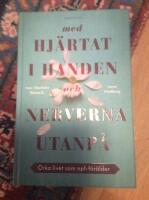 Med hj&auml;rtat i handen och nerverna utanp&aring; : orka livet som npf-f&ouml;r&auml;lder