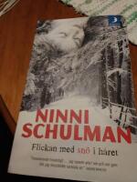 Flickan med sn&ouml; i h&aring;ret