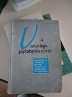 Utvecklingspsykologiska teorier : en introduktion