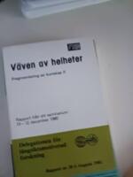 Fragmentering av kunskap. 2, V&auml;ven av helheter : rapport fr&aring;n ett seminarium