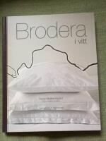 Brodera i vitt