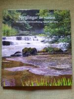 Speglingar av vatten