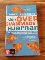 Den &ouml;versv&auml;mmade hj&auml;rnan : en bok om arbetsminne, IQ och den stigande informationsfloden