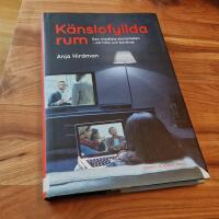 K&auml;nslofyllda rum: Den mediala socialiteten - att titta och ber&ouml;ras