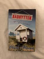 Badhytten : det som g&ouml;ms i sand kommer fram ibland