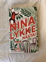N&auml;sta! : en l&auml;karroman