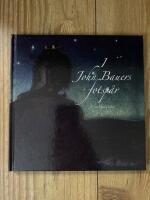 I John Bauers fotsp&aring;r