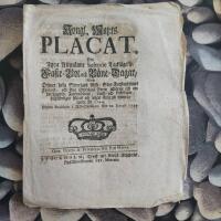 Stockholm, Tryckt uti Kongl. Tryckeriet, Hos Directeuren Pet. Momma, [1756]. 4:o. (8) s. Med graverad titelvinjett. 