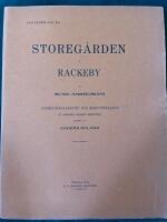 Storeg&aring;rden i Rackeby af Sune Ambrosiani. Uppm&auml;tningsarbetet och renritningarna p&aring; Nordiska museets bekostnad utf&ouml;rda af Anders Roland. V&auml;sterg&ouml;tland.