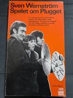 Spelet om plugget. En redog&ouml;relse f&ouml;r Fickteaterns bes&ouml;k i ett antal skolor med debattpj&auml;sen "Ett spel om plugget" och ett inl&auml;gg i debatten om den autorit&auml;ra svenska skolan