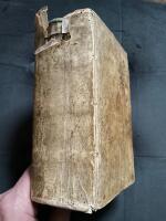 [Grubbs svenska ordspr&aring;ksbok i f&ouml;rsta upplaga fr&aring;n 1665.] Penu proverbiale dhet &auml;r: Ett ymnigt f&ouml;rr&aring;dh aff allehanda gambla och nyia swenska ordseeder och l&auml;hrespr&aring;k. Deels genom l&aring;nglig observation antecknade/ dels aff latinen och tyskan uths&ouml;kte/ och til swenskan l&auml;mpade: Medh en kort f&ouml;rklaring f&ouml;r the enfaldigas skul: Sampt widh&auml;ngde sententier och vertilogier; s&aring; ock richtige concordantier orspr&aring;ken emellan. Ad marginem n&aring;gre skrifftenes rum inf&ouml;rde/ som medh ordspr&aring;ken synes hafwa n&aring;gon lijkheet. W&aring;r sw&auml;nska nation (f&ouml;rmodeligen) til ti&auml;nst och behagh sammanskriffne...