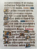 Inramat illuminerat pergamentblad ur bönbok. 1400-tal