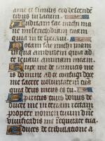 Inramat illuminerat pergamentblad ur bönbok. 1400-tal