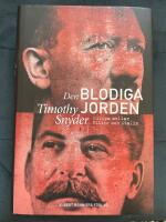 Den blodiga jorden : Europa mellan Hitler och Stalin