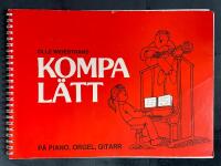 Kompa l&auml;tt p&aring; klaviatur och gitarr