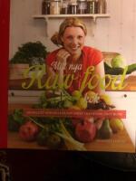 Mitt nya raw food-k&ouml;k : 250 recept som h&aring;ller dig frisk och stark &aring;ret runt