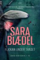 Flickan under tr&auml;det