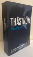 Th&aring;str&ouml;m. St&aring; aldrig still. En bok om Joakim Th&aring;str&ouml;m. Samlade reportage, intervjuer, artiklar och recensioner
