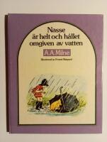 Nasse &auml;r helt och h&aring;llet omgiven av vatten