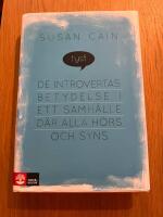 Tyst : de introvertas betydelse i ett samh&auml;lle d&auml;r alla h&ouml;rs och syns