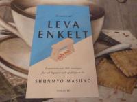 KONSTEN ATT LEVA ENKELT