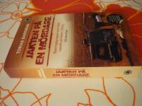 JAKTEN P&Aring; EN M&Ouml;RDARE