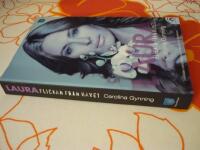 LAURA - FLICKAN FR&Aring;N HAVET