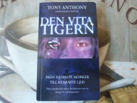 DEN VITA TIGERN - FR&Aring;N DJUPASTE M&Ouml;RKER TILL KLARASTE LJUS    
