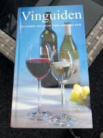 Vinguiden : En introduktion f&ouml;r nyb&ouml;rjare : [en praktisk resa genom vinets sp&auml;nnande v&auml;rld]