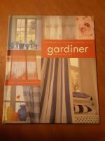 Gardiner f&ouml;r svenska hem : Sy sj&auml;lv - enkelt och vackert