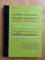 Bakom fasaden, under ytan, mellan rummen