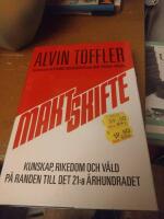 Maktskifte : kunskap, rikedom och v&aring;ld p&aring; randen till det 21:a &aring;rhundradet