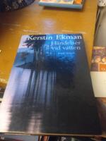 H&auml;ndelser vid vatten : [roman]