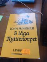 I l&aring;ga ryttartorpet : historisk roman