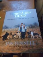 F&ouml;rst&aring; din hund : om att fostra hundar utifr&aring;n deras naturliga beteende