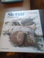 Stenar p&aring; strand och f&auml;lt