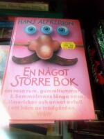 En n&aring;got st&ouml;rre bok : om rosa rum, gummitummar, E Semmelmans l&aring;nga n&auml;sa, F., limerickar och annat avfall i ett h&ouml;rn av tr&auml;dg&aring;rden