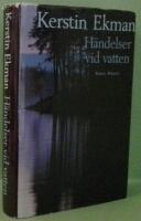 H&auml;ndelser vid vatten : [roman]
