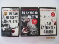 Carl Hell 1-3: Medan m&ouml;rkret faller, &Auml;n skyddar natten, D&auml;r gryningen dr&ouml;jer