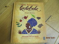 Mma Ramotswes kokbok : mat f&ouml;r traditionellt byggda l&auml;sare