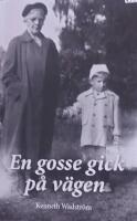 En gosse gick p&aring; v&auml;gen