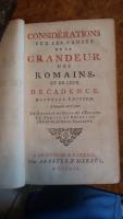 &uml;OEUVRES DE MONSIEUR DE MONTESQUIEU&uml; Bind 5: &uml;Les Lettres Persanes&uml; og Bind 6 &uml;Consid&eacute;rations sur les causes de la grandeur des Romains et de leur d&eacute;cadence&uml;