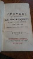 &uml;OEUVRES DE MONSIEUR DE MONTESQUIEU&uml; Bind 5: &uml;Les Lettres Persanes&uml; og Bind 6 &uml;Consid&eacute;rations sur les causes de la grandeur des Romains et de leur d&eacute;cadence&uml;