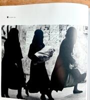 Svart p&aring; vitt om Tio Fotografer